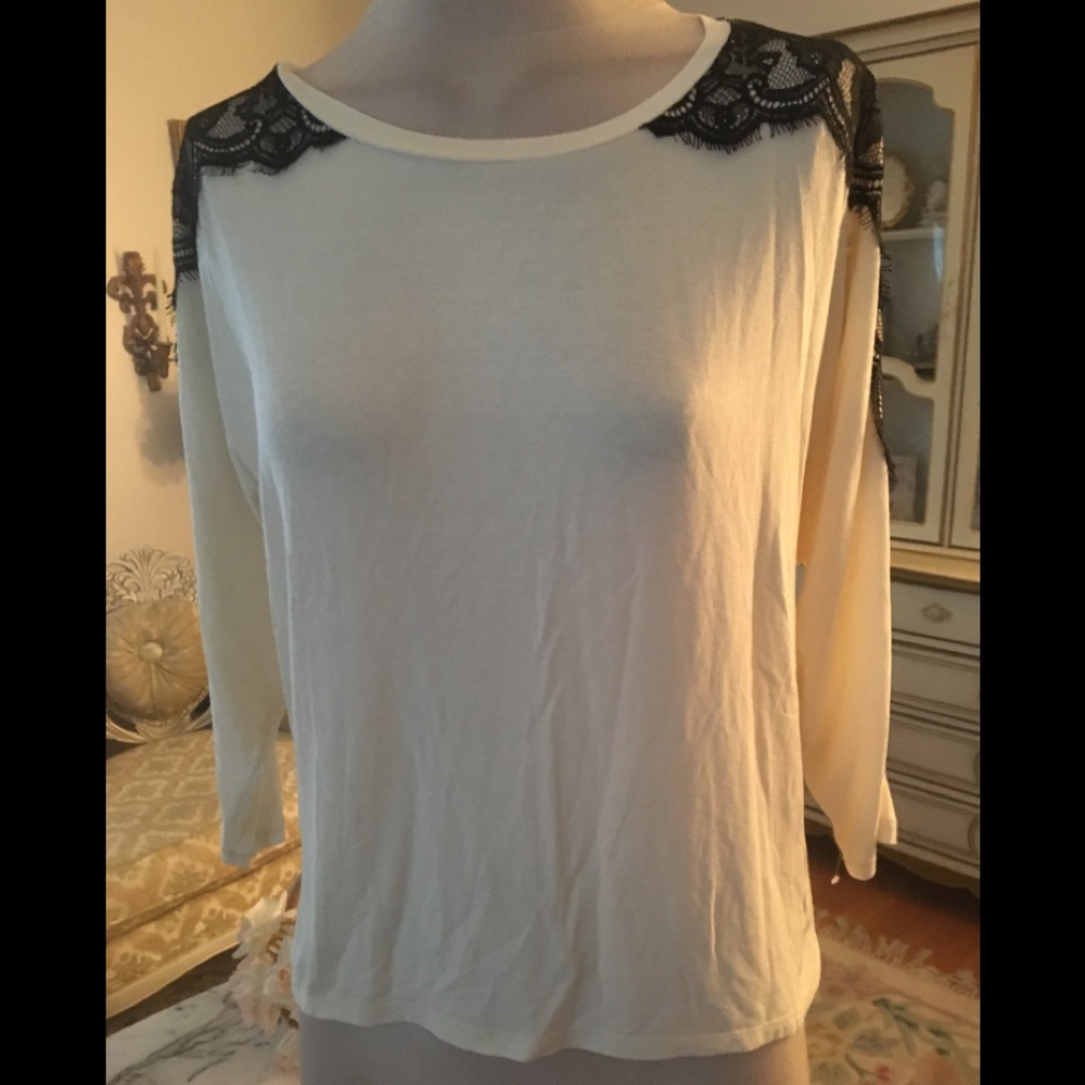Rachel Roy NWT long sleeve lace trim top size S. B:992  7/20/26